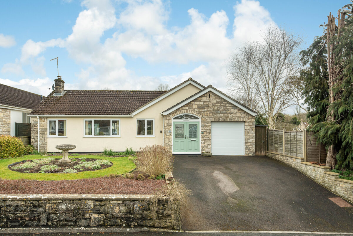 A Well Appointed, Light and Spacious 4 Bedroom Detached Bungalow