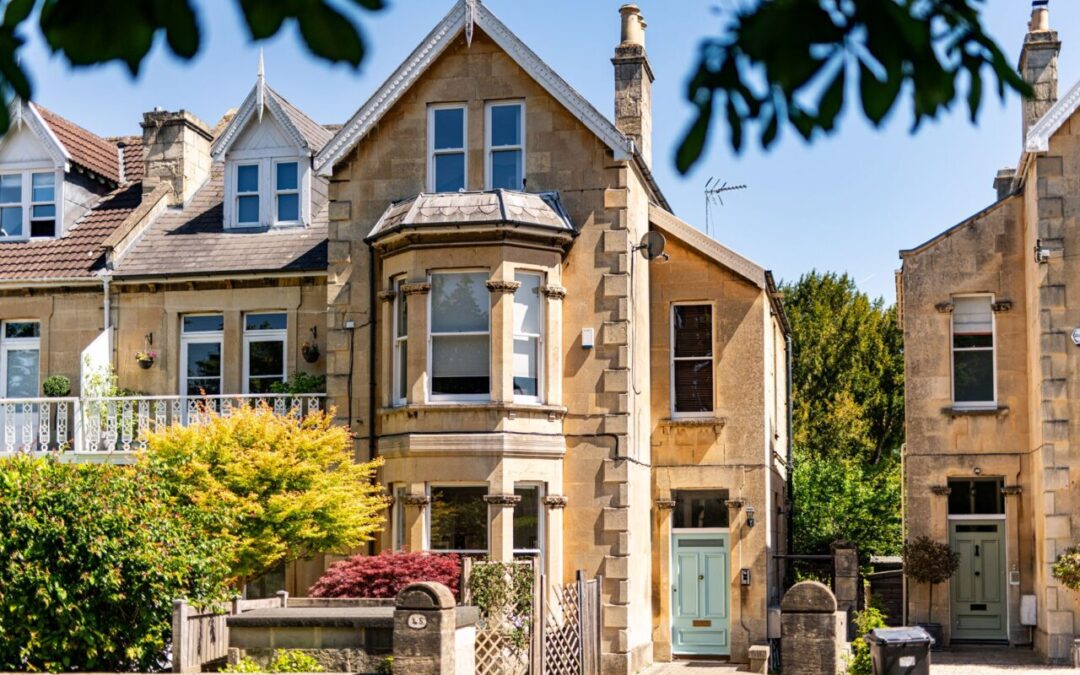 Elegant, Period, Ground Floor Apartment. Garden & Parking