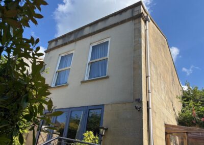 Modern One Bedroom Apartment. Courtyard. Garage.