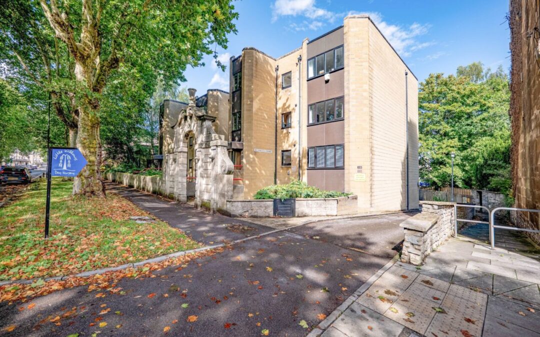 Delightful and Spacious Two Bedroom Apartment, Bathwick Street, Bath